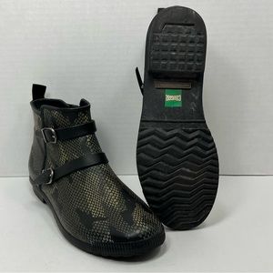 Cougar Royale Ankle Height Rubber Rain Boots Size 9 Great Condition